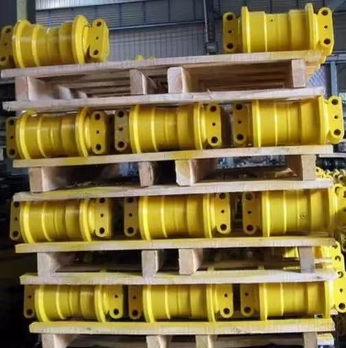 E320 E320D Excavator Bottom Roller - Side view displaying compact structural design