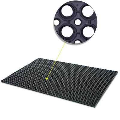 China 1m X 1.5m X 24mm Horse Trailer Rolls Horse Trail Mats With Holes Which Prevents Water Build-Up for sale