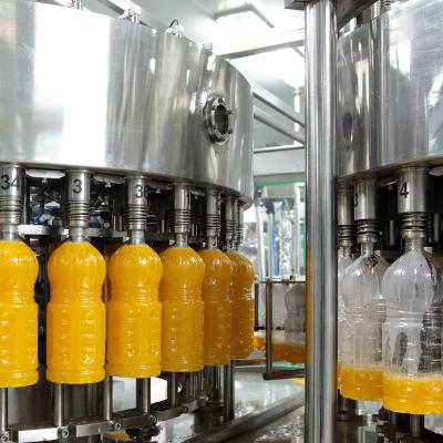 Chine CE remplissant d'acier inoxydable d'équipement de production de jus de machine d'embouteillage de jus de machine de remplissage de bouteilles d'animal familier de 18000BPH 0.5l à vendre