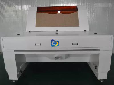 China Refrigerar de água 60W - laser do CO2 260W que grava a máquina de corte para o pano à venda