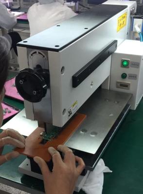 中国 PCBの厚さまっすぐな刃物PCBの打抜き機0.6 - 3.5のmmの 販売のため