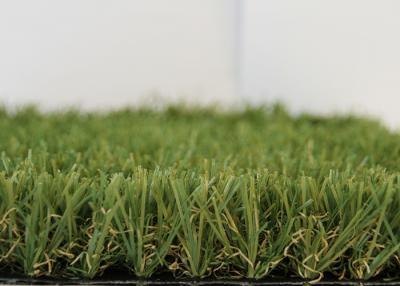 China Látex que cubre el jardín durable/la hierba artificial de la piscina para los céspedes caseros en venta