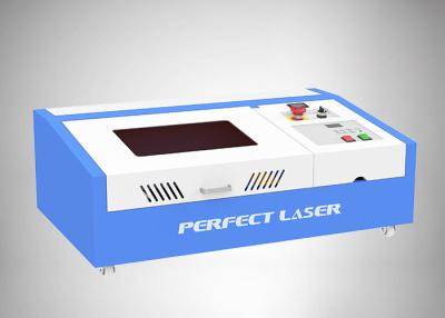 China Gravadora a laser de CO2 50w / 40w / Mini máquina de gravação a laser de carimbos de borracha à venda