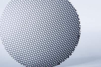 Chine Épaisseur extrêmement mince 2 mm Cortex de grille de nid d'abeille en aluminium pour feux de circulation à vendre