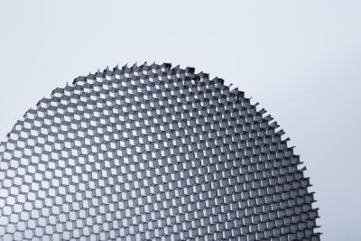 Chine Épaisseur extrêmement mince 2 mm Cortex de grille de nid d'abeille en aluminium pour feux de circulation à vendre