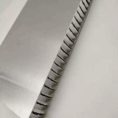 Chine Feuille en aluminium de revêtement de nid d'abeilles de PVDF, panneau en aluminium de toit de nid d'abeilles de 0.6mm à vendre