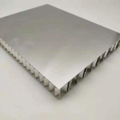 Chine Feuille en aluminium de revêtement de nid d'abeilles de PVDF, panneau en aluminium de toit de nid d'abeilles de 0.6mm à vendre