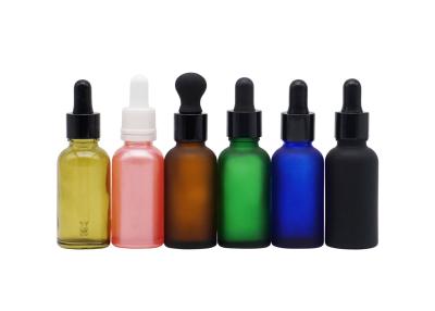 China Diversa botella de aceite esencial de los colores de la botella de cristal vacía del dropper con diversos dropperes en venta