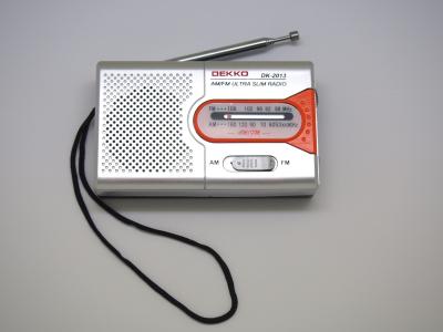 中国 Multiband ABS Mini Portable AM FM Radio Battery Power Supply 530 - 1600KHz 販売のため