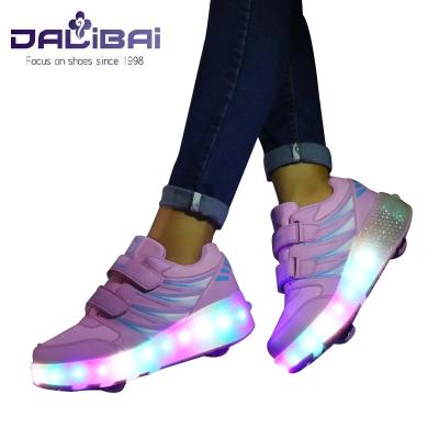 China Dos calçados casuais unisex do diodo emissor de luz da forma sapatilhas luminosas de piscamento do rolo com forro da malha à venda