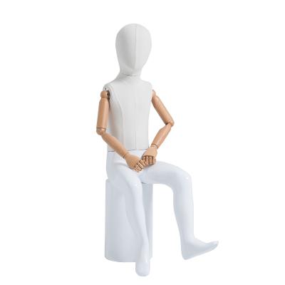 China Postura sentada Niño maniquí cuerpo completo de fibra de vidrio cintura 54cm en venta