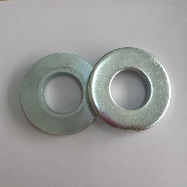 Flat washer side profile demonstrating uniform thickness and clean edge finishing