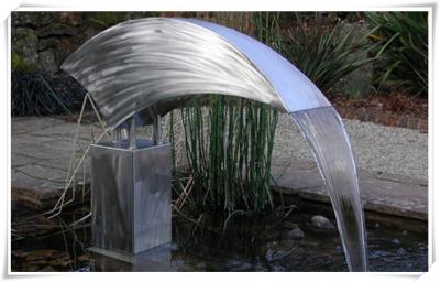 Chine Décoration extérieure d'étang de jardin de caractéristique de l'eau d'acier inoxydable de fontaine en métal à vendre