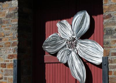 China Esculturas al aire libre de acabado cepilladas de la flor del arte de la escultura del metal para la decoración pública en venta