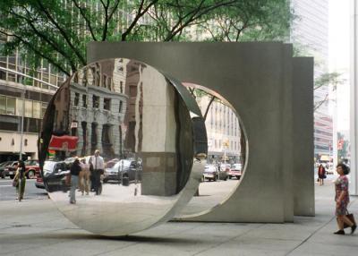 Китай Скульптура диска нержавеющей стали современного зеркала на открытом воздухе для украшения улицы продается
