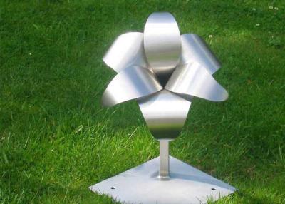 China Pulir con chorro de arena la escultura de acero inoxidable de la flor del metal para el jardín en venta