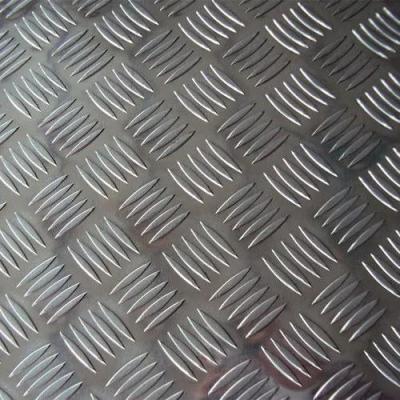 China Placa quadriculada laminada a quente ASTM Full Hard 600 - 1500 mm para escadas antiderrapantes à venda