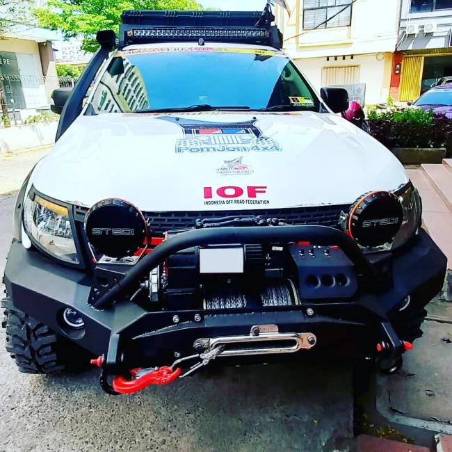 RacePace Twin-motors winch side view