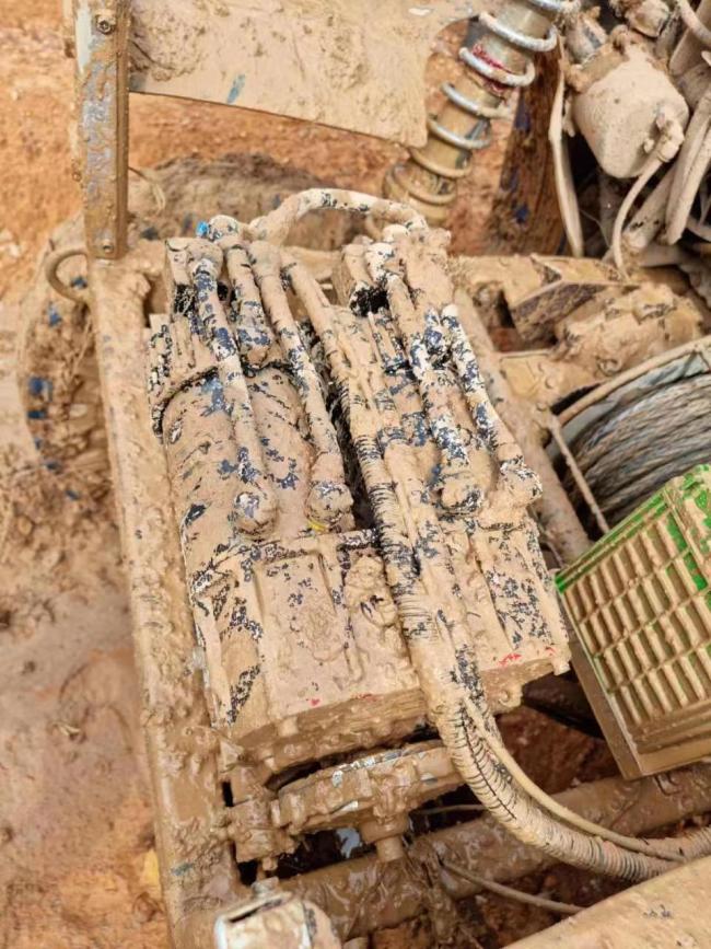 RacePace Twin-motors winch close-up detail