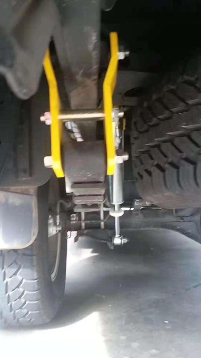 D-Max Rear Extended Shackles Lift Kit - detailed view 1