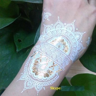 China Etiquetas engomadas blancas impermeables del tatuaje de la alheña, tatuajes temporales tribales del oro en venta