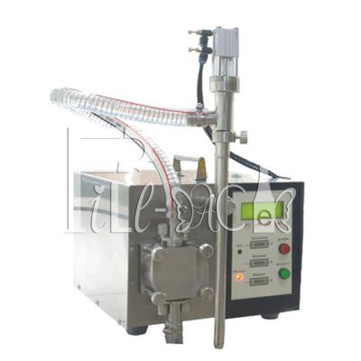 China Digital Gear Pump Liquid Oil Filler Machine Desktop 4 Head High Precision for sale