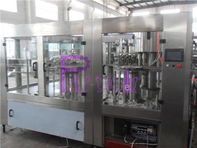 China Equipamento tampando automático 15000BPH da máquina de engarrafamento do refresco à venda