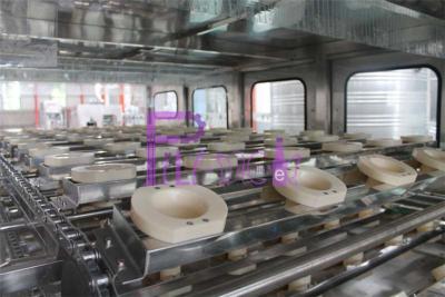 Chine Le PLC commandent les machines de remplissage liquides avec le support de gallon d'acier inoxydable à vendre