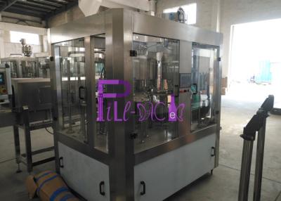 Chine Le PLC commandent la machine de remplissage automatique à grande vitesse de l'eau pour le plastique/bouteille d'ANIMAL FAMILIER à vendre