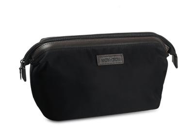 China Easy Carrying Mens Toiletry Bag 600D Polyester Material Simple Design Big Capacity for sale