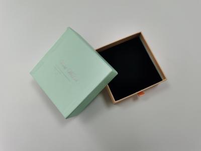 Chine Les bijoux adaptés aux besoins du client par boîte imprimée par compensation de boîte d'emballage enferment dans une boîte CMYK polychrome à vendre