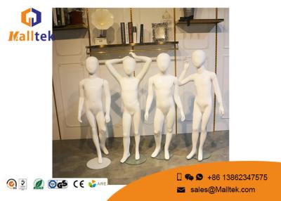 Chine Mannequins de fibre de verre de FRP, mannequin blanc d'enfant de couleur de plein lustre de corps à vendre