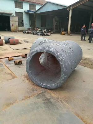 Chine Pièce en t sans couture de tuyau forgée par vacarme convenable de cuivre du coude du conduit de la bride DN 100 de soudure de prise DN 200 à vendre