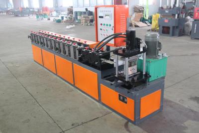 Chine Machine automatique de porte de volet de rouleau de feuille de GI de machine de volet de roulement de 0.8-1.0 millimètre à vendre