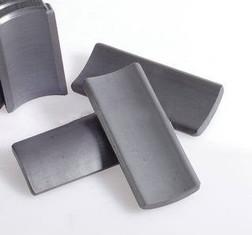 China Sintered Hard Ferrite Magnet Charcoal Gray SrO 6Fe2O3 3.6KJ/M3 BH for sale