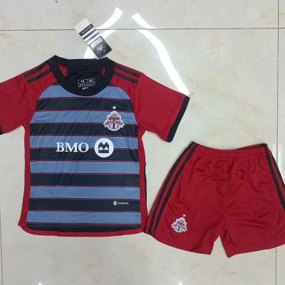 中国 赤い子供のサッカー ジャージの注文の名前のフットボールのワイシャツ 販売のため