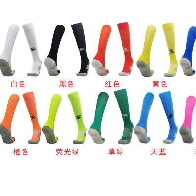中国 人のサッカーのグリップはタオルのフットボールの反スリップのスポーツのソックスを強打する 販売のため