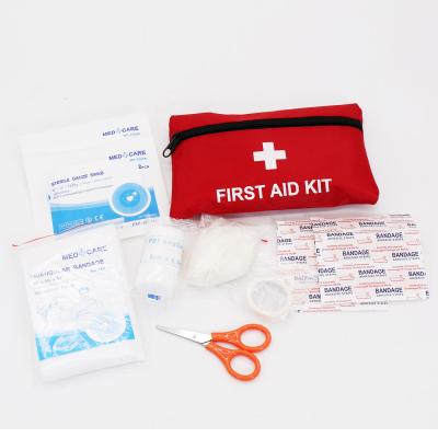 Cina Micro First Aid Kit Mini First aid Emergency Survival Travel Kit Promotional Gift in vendita