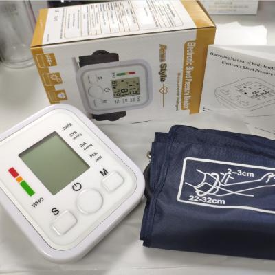 中国 Health Equipment Digital Arm Wrist Blood Pressure Monitor LCD Display  99 Date Memory Economic BPM First Aid Equipment 販売のため