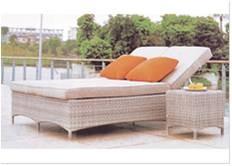 China 2 persons rattan wicker daybed sunbed with side table   ---5027 for sale