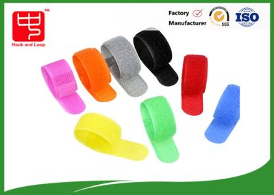 China Color de nuevo a la atadura de cables trasera/a la correa de nylon de la sujeción en venta