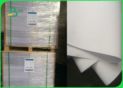 China 70 copiadora de papel sin recubrimiento Rolls enorme de Woodfree de la blancura de 80 G/M de alto en venta
