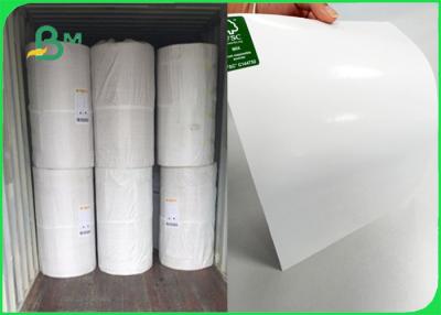 China papel de embalagem branco de 100gsm com papel de embalagem descorado do PE resistente do óleo 10gsm no rolo à venda