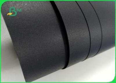 China El FSC aprobó el cartón duro negro de madera 300/350gsm del smothness de la pulpa para la caja de joya en venta