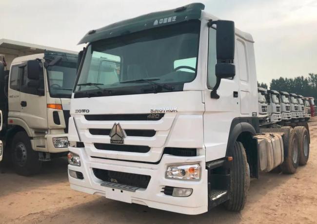 Heavy Duty Sinotruk HOWO 6X4 Tractor Truck 371HP/420HP Chinese Trucks