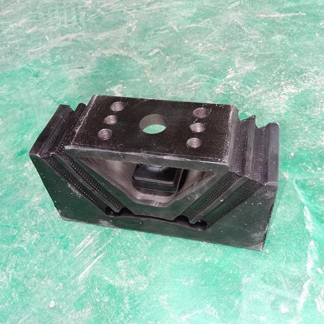 Sinotruk HOWO Truck Engine Bracket Rubber Mounting Az9725590031