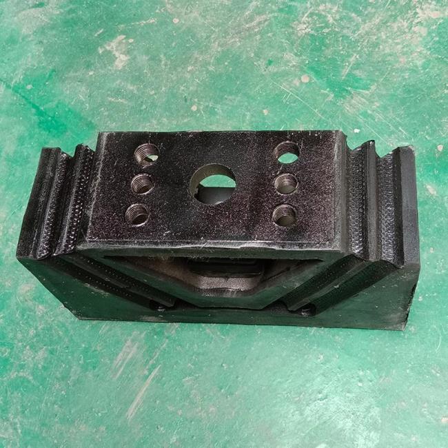 Sinotruk HOWO Truck Engine Bracket Rubber Mounting Az9725590031