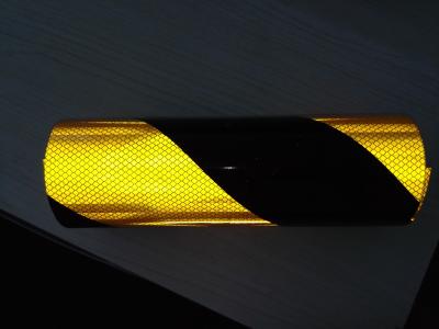 China Cor personalizada de prisma fita reflexiva amarela e preta para a barreira de Traffice à venda