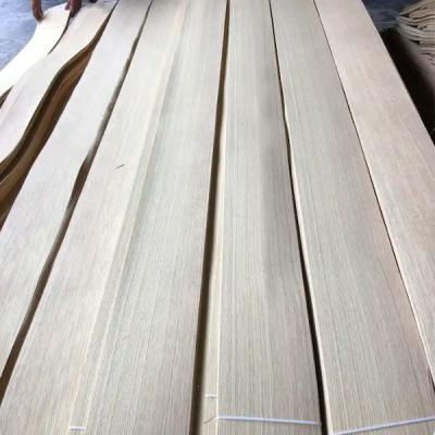 China Folheado de madeira de carvalho branco Folheado de madeira de carvalho folhas de carvalho natural Folheado de madeira decorativo 0,45 mm à venda