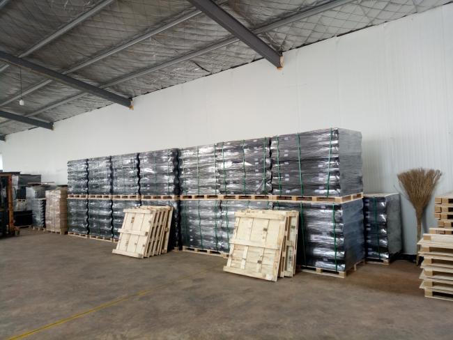 Interlocking rubber mat